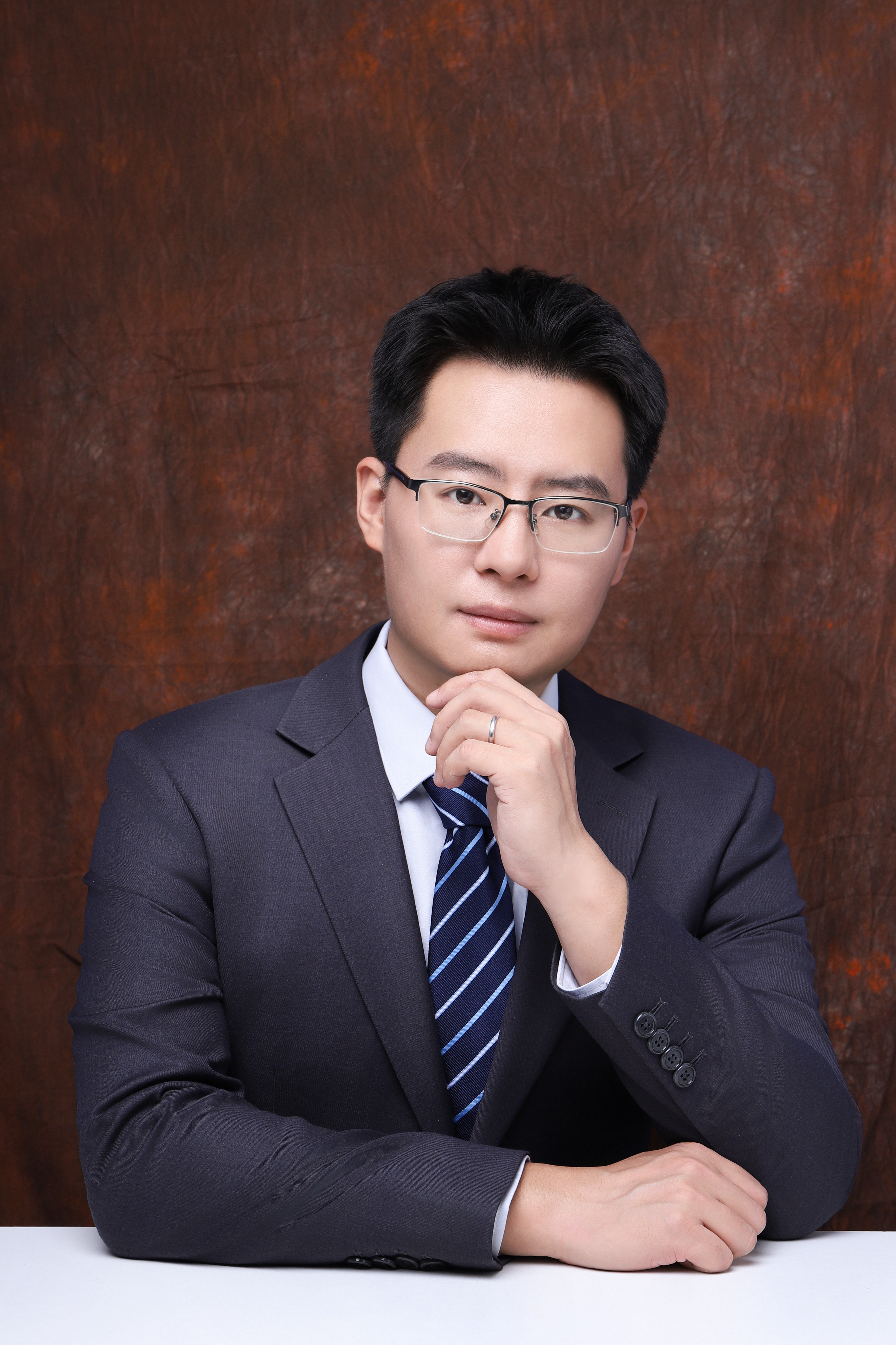 1784167273261647.jpg 徐经纬-形象照.jpg